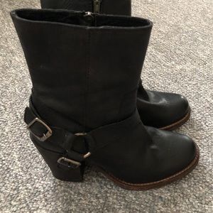 Steve Madden Gyn buckle moto black boots Size 7.5